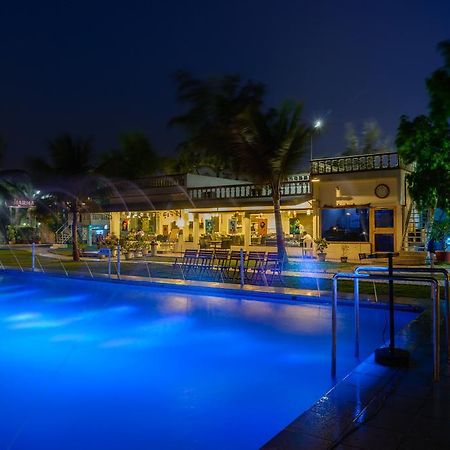 Quality Inn Palms Гандхидхам Экстерьер фото
