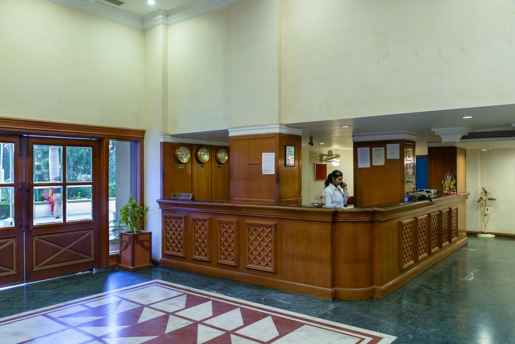 Quality Inn Palms Гандхидхам Экстерьер фото
