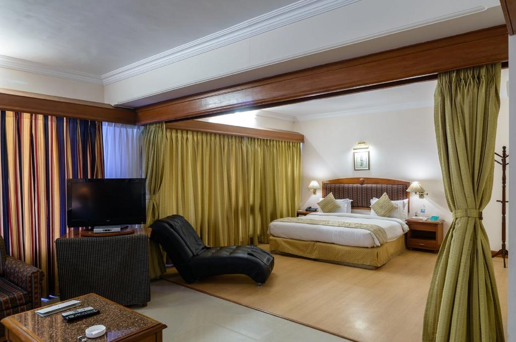 Quality Inn Palms Гандхидхам Экстерьер фото