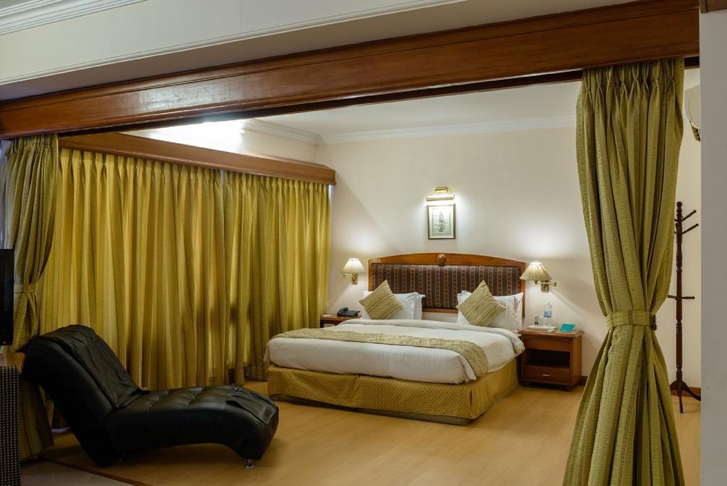Quality Inn Palms Гандхидхам Экстерьер фото