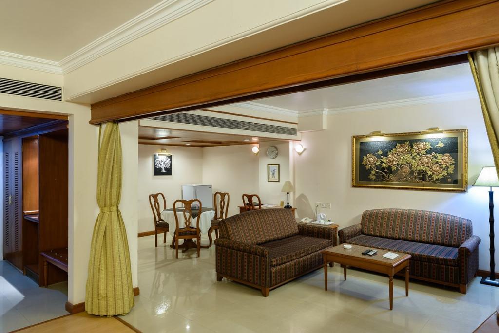 Quality Inn Palms Гандхидхам Экстерьер фото