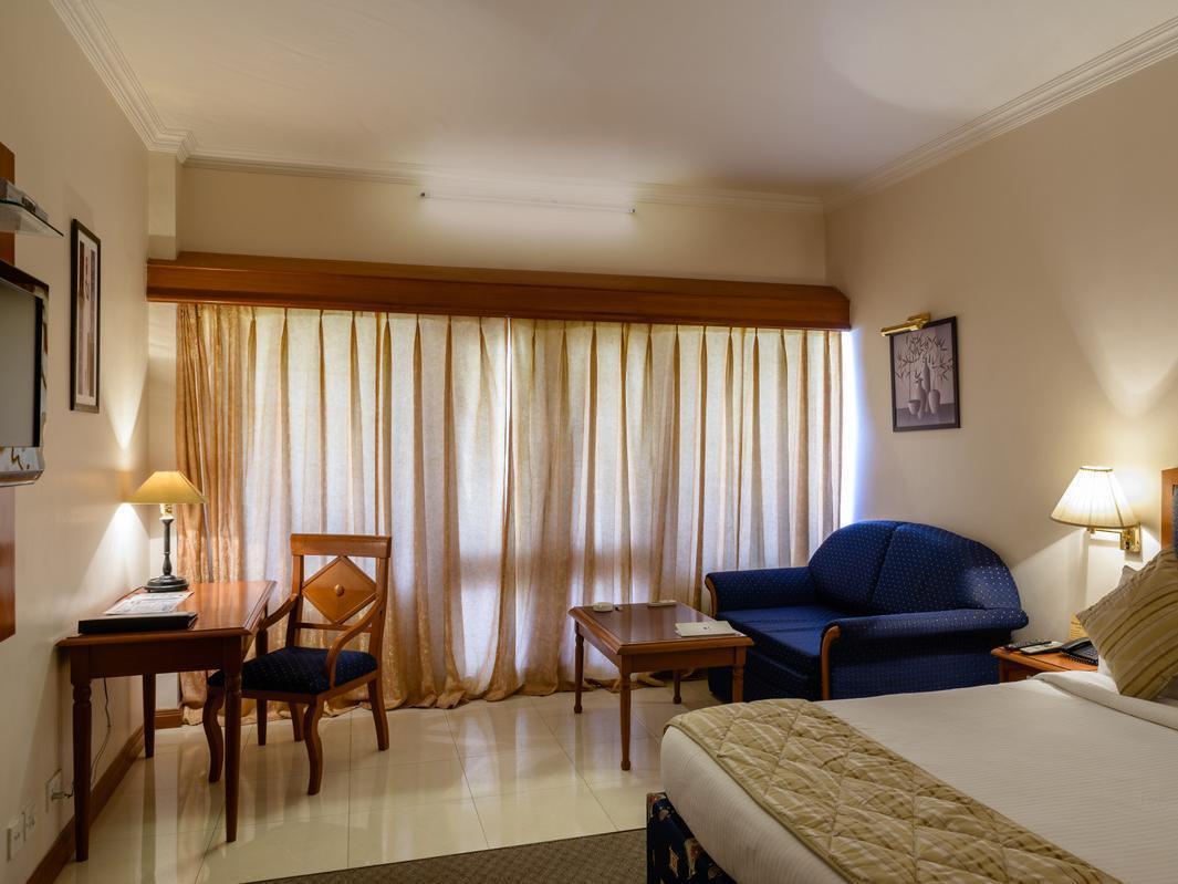 Quality Inn Palms Гандхидхам Экстерьер фото