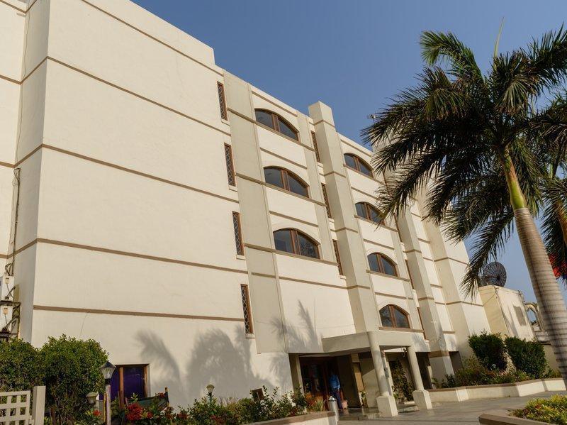 Quality Inn Palms Гандхидхам Экстерьер фото