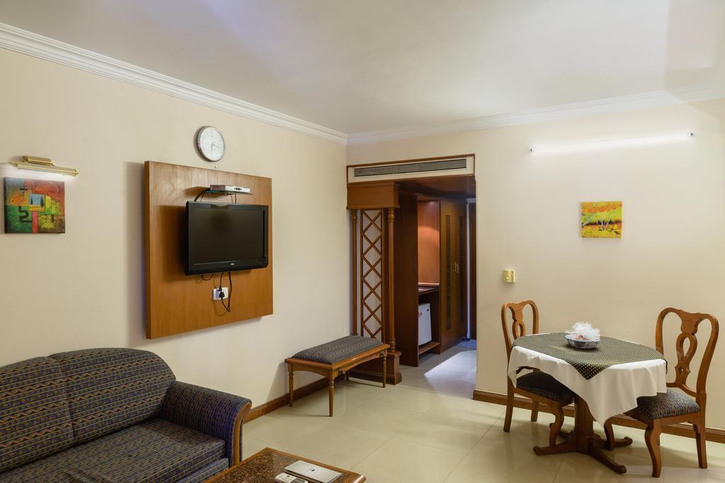 Quality Inn Palms Гандхидхам Экстерьер фото