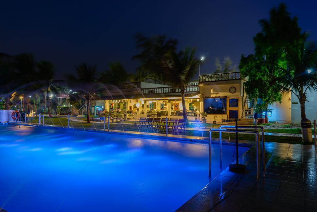 Quality Inn Palms Гандхидхам Экстерьер фото