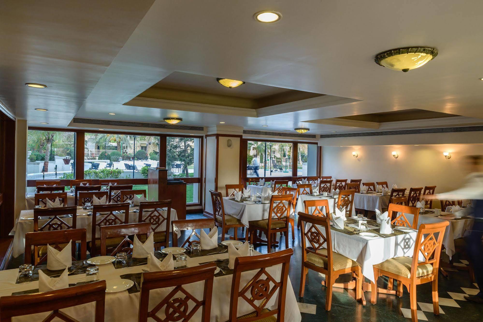 Quality Inn Palms Гандхидхам Экстерьер фото