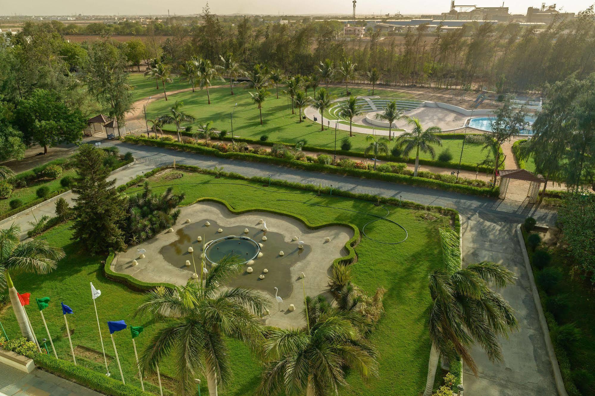 Quality Inn Palms Гандхидхам Экстерьер фото