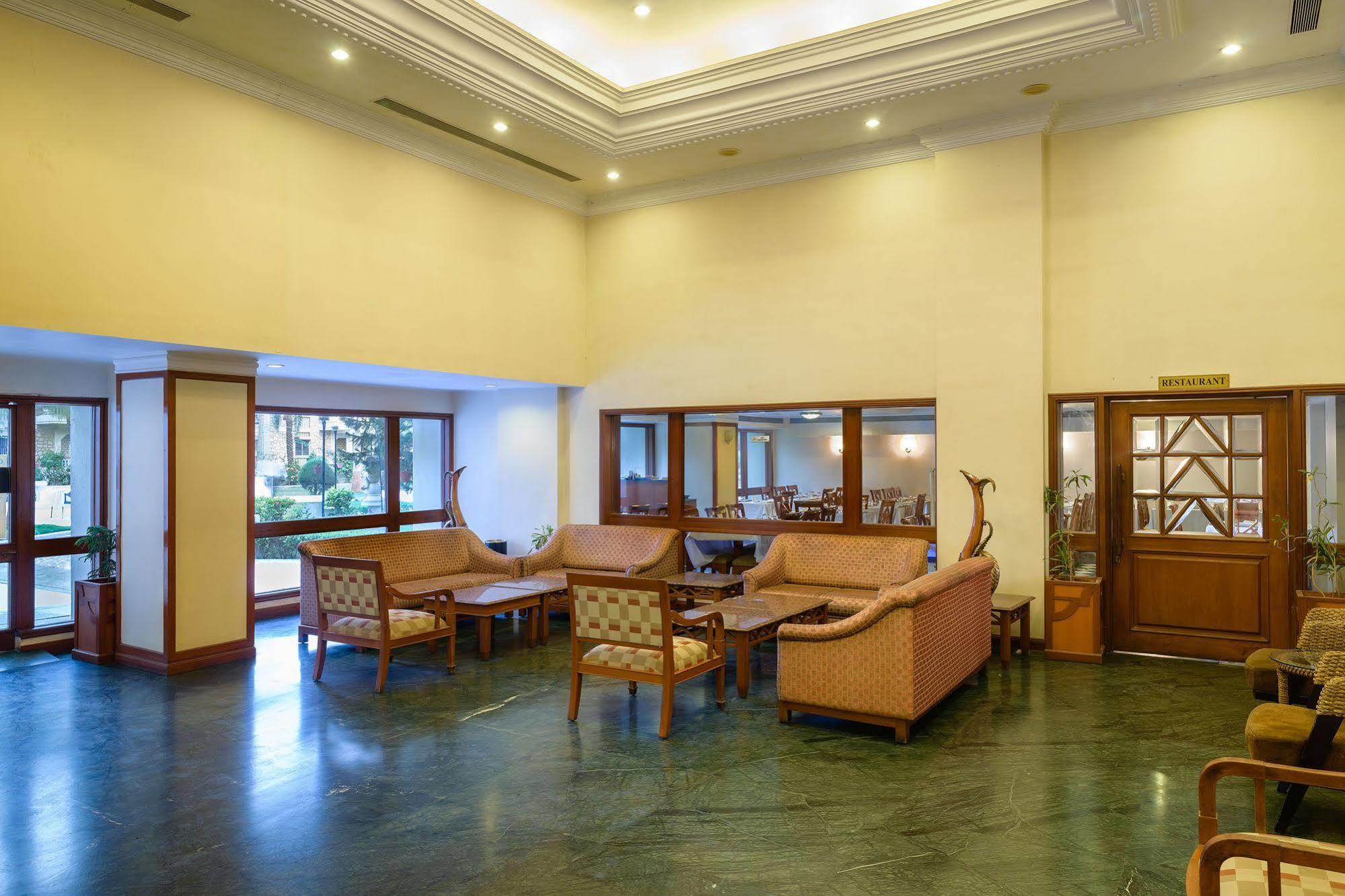 Quality Inn Palms Гандхидхам Экстерьер фото